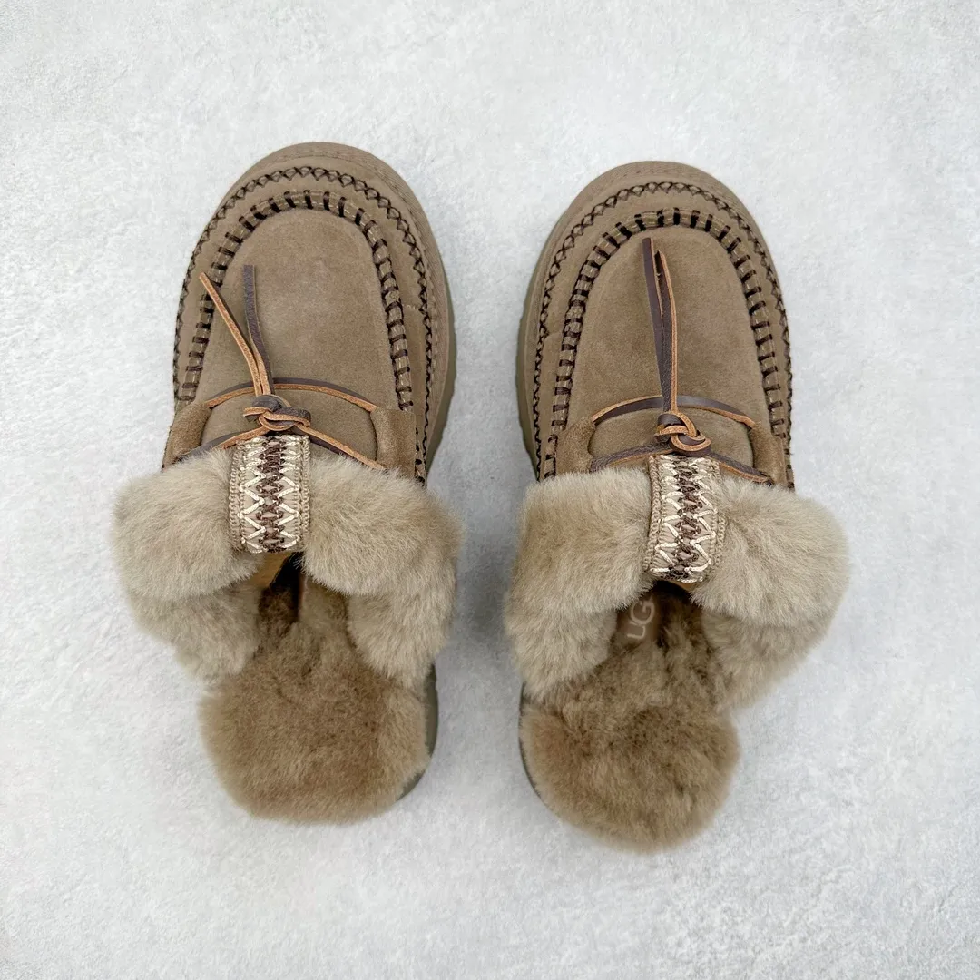 Pick up locally 💰520 UGG 8260 Alpine half-mug autumn and winter sheep fur integrated snow boots. All shoes are made of ZP. Longfeng A-grade Australian imported sheep fur integrated brand OEM production line. Fully follow the ZP process. OEM original pattern maker. Adhering to the principle of no original shoes and no development selection. Pay attention to every detail. The most authentic version on the market. TREADLITE "Light Wing" technology outsole. Lightweight/durable/flexible/pile size: 35 36 37 38 39 40 Coding: by2936070